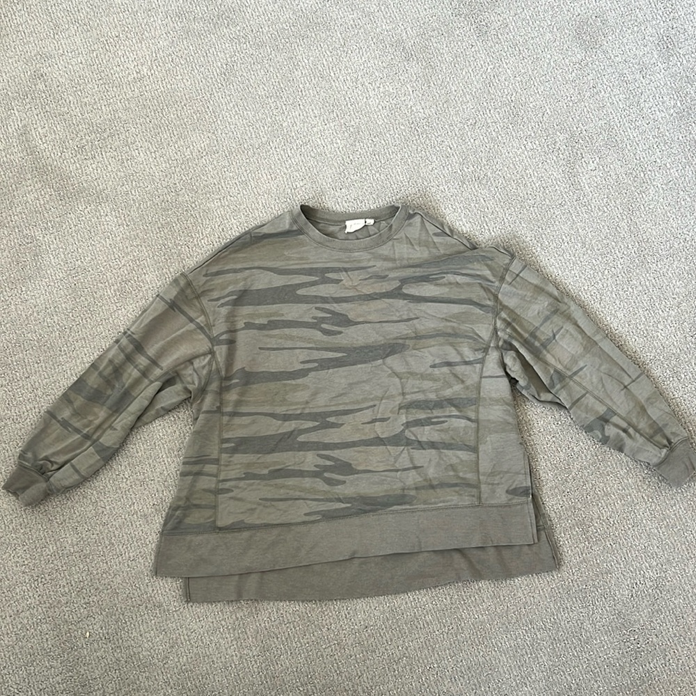 Women’s drop tail oversized sweater